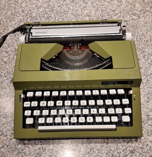 Olympia Koffer Schreibmaschine  Bild 1
