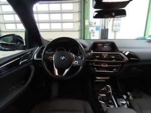 BMW X3 xDrive20i R-Line Navi El.Heckkl. LED Klima Bild 4