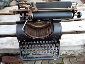 Antike Schreibmaschine  Bild 2