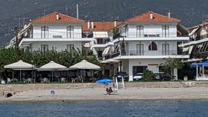 Zur Miete Ferienwohnung und Motorboot auch mit Trailer in Griechenland Peloponnes  Bild 3