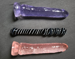 Gebrauchtes Sexspielzeug von heißer Blondine Bild 5