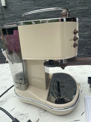 DeLonghi Espresso und Cappucinomaschine Bild 2