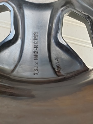 Original Mercedes Felgen 7,5 18 mit Sommerreifen Pirelli 235 55 R18 zu verkaufen  Bild 4