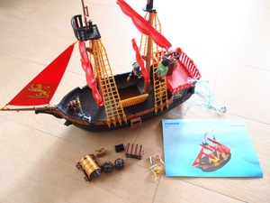 Schönes, robustes, gebrauchtes und gut erhaltenes Piratenschiff von Playmobil Bild 3