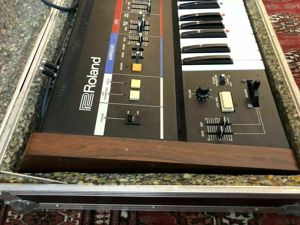 Roland Juno 60 Synthesizer Bild 1