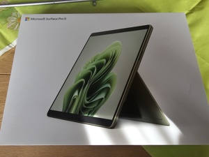 Surface 9 Pro fast neu  Bild 1