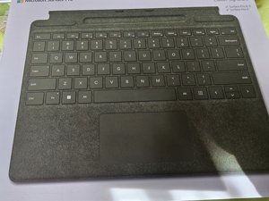 Surface 9 Pro fast neu  Bild 3