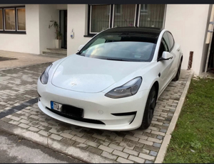 Tesla Model 3, 325PS, 2. Monitor, AHK, Weiß