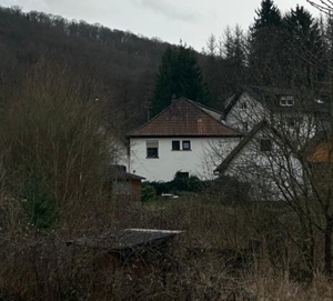 Freistehendes Einfamilienhaus mit Baugrundstück 