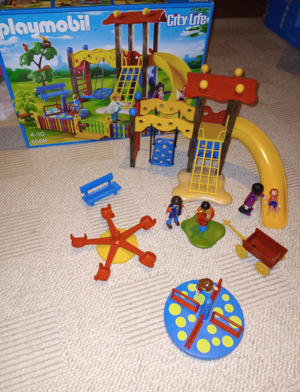 PLAYMOBIL Spielplatz mit Zubehör