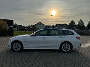 BMW 330 e Touring Advantage Head-Up Laser Bild 4