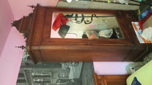Antike Schrank mit Spiegel und Spiegel für die camod . Bild 1
