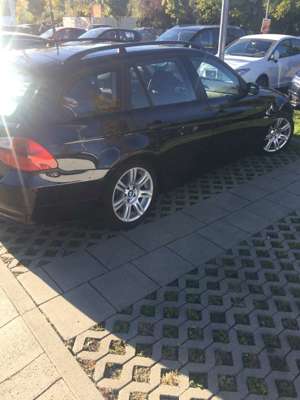 BMW 320 320d Touring // Pano Dach // Automatik // Klima Bild 2
