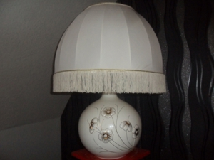 Tischlampe mit Porzellanfuss