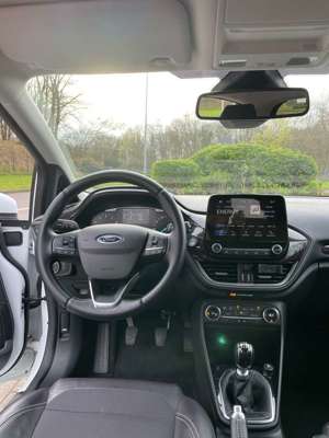 Ford Fiesta 1.0 EcoBoost VIGNALE NAVI+KAMERA+CARPLAY Bild 5