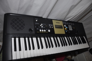 Yamaha Keyboard Bild 2