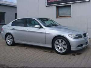 BMW 330 BMW 330i Logic7/Sportsitze/NAVI/Xenon/Schalter/