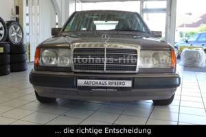 Mercedes-Benz E 200 D Automatik AHK/LM/Schiebedach elekt./eFH Bild 2