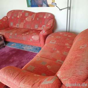 zu verschenken bei Selbstabholung - 2x Couch 3sitzig mit Hocker Bild 3