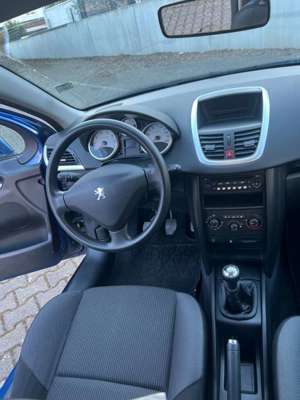 Peugeot 207 VTI 1Hand SHeft SNeu 8Fach Klima Bild 4