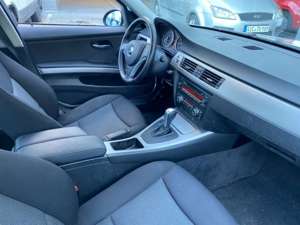 BMW 318 i Automatik Getriebe Klimatronik PDC SHZ. Bild 4