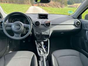 Audi A1 1.6 TDI Attraction Bild 5
