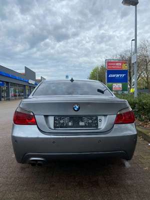 BMW 530 d Automatik M-Sportpaket Rechtslenkrad Bild 4