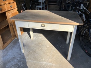 Schöner alter Tisch antiker Holztisch Vollholz Bild 2