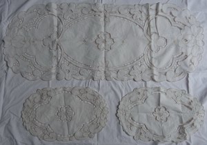 TWG Tischdecke Tischset 3tlg.1x89x40,2x39x24,5 Baumwolle cremefarben Stickereien Tischwäsche 