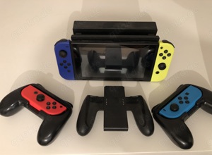 Nintendo Switch mit 4 Controllern  Bild 3