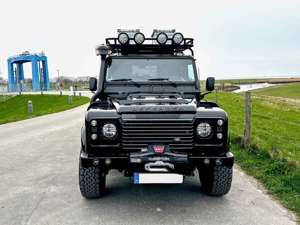 Land Rover Defender 110 Station Wagon, Off-Road Black Edition Bild 4