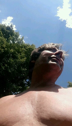 Influencer sucht attraktive Frau für Beziehung 