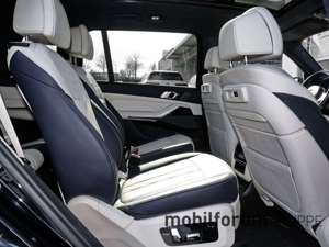 BMW X7 d Night Vision Klimasitze AHK ACC StandHZG Bild 4