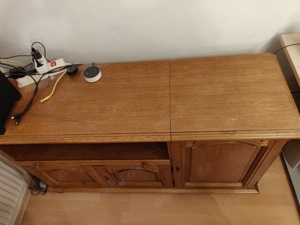 TV-Schrank aus Massivholz Bild 2