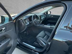 Volvo XC60 B4 AWD Mild-Hybrid Plus Dark ACC BLIS LED Bild 3