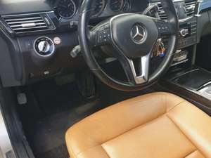 Mercedes-Benz E 300 E 300 CDI BlueEfficiency (212.221) Bild 2