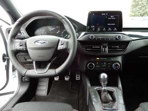 Ford Focus ST-Line NAVI TECHNOLOGIE/DESIGN/WINTER-PAKET Bild 5