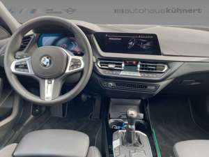 BMW 118 i 5-Türer LED PanoSD ///M-Sport SpurAss RFK Bild 5