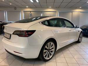 Tesla Model 3 Bild 2