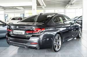 BMW M550 i xDrive DrAssProf ACC HUD Glasdach ParkAss+ Bild 4