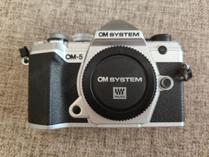Olympus OM SYSTEM OM-5 silber + M.Zuiko Digital ED 12-45mm F4.0 Kit Bild 2