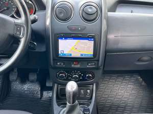 Dacia Duster Laureate 4x2 Navi Bluetooth AhK Klima Bild 5