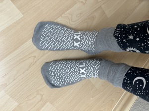 meine gern getragenen duften grauen Socken  Bild 2