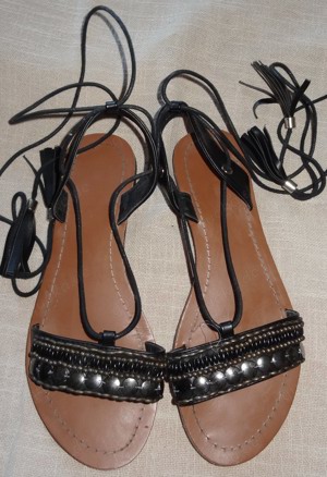 SA Sandalen Gr.39 Obermaterial Leder braun flach mit Perlen wenig getragen Schuhe Damen