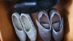 30 Paar hochwertige Damenschuhe Halbschuhe Sandalen Stiefel Gr. 42 Bild 3