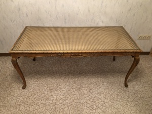 Holztisch im Chippendale Stil