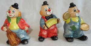 D24L Clown Musikclown 3 Clownfiguren Keramik 4,2-4,5x3,5-4,5H7,5 Sammelfiguren einwandfrei erhalten