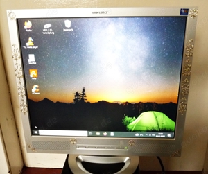 LCD 17 Zoll TFT Monitor mit VGA Yakumo Model 700P Flachbildschirm 