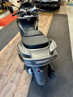 X10 Piaggio 350ccm Bild 3