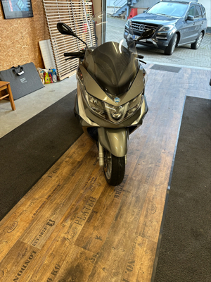 X10 Piaggio 350ccm Bild 5